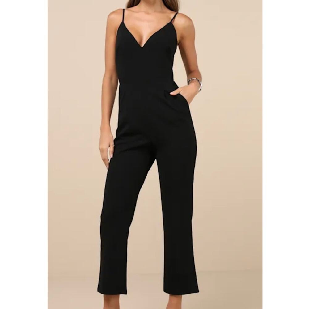 LuLus Black Cropped Jumpsuit Adjustable Strap Stretch Medium NWT - Picture 3 of 10